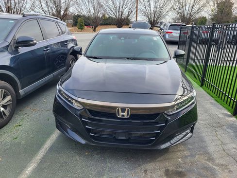 Used 2018 Honda Accord Sport image 2