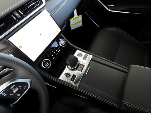 Used 2025 Jaguar F-PACE R-Dynamic S image 29