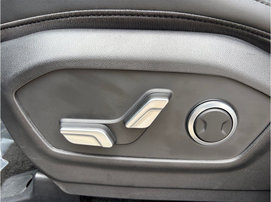 Used 2025 Hyundai Santa Fe SEL FWD image 21