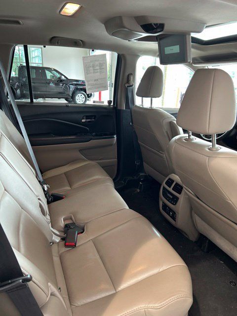 Used 2021 Honda Pilot Touring image 10