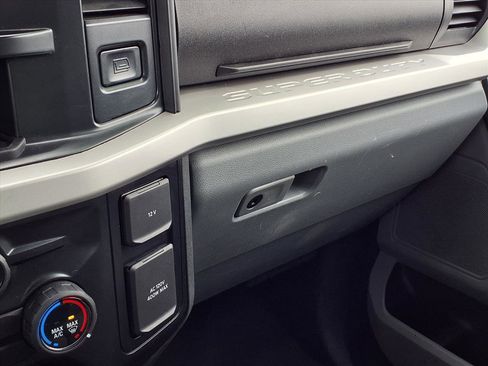 Used 2025 Ford F350 XLT image 12