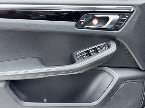 Used 2021 Porsche Macan S image 40