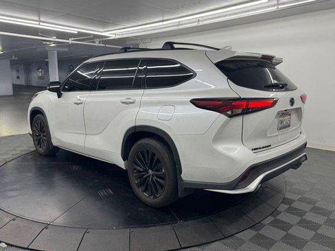 Certified 2024 Toyota Highlander XSE FWD image 6