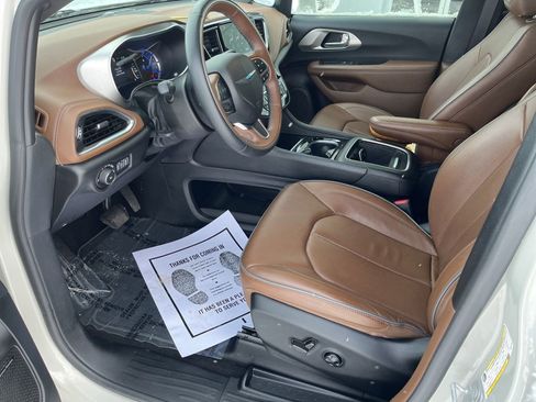 Used 2021 Chrysler Pacifica Limited w/ Premium & Safety Sphere Group image 13