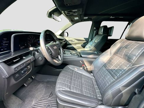 Used 2024 Cadillac Escalade ESV V w/ Heavy-Duty Trailer Package AWD/4WD image 21