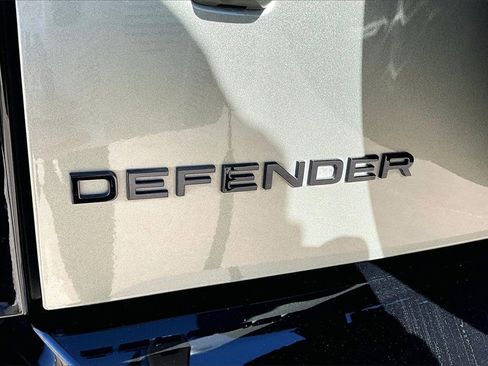 Certified 2025 Land Rover Defender 110 X-Dynamic SE image 32