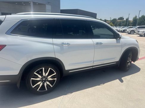 Used 2020 Honda Pilot Touring image 3