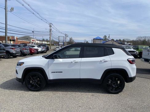 Certified 2022 Jeep Compass Altitude w/ Convenience Group image 9