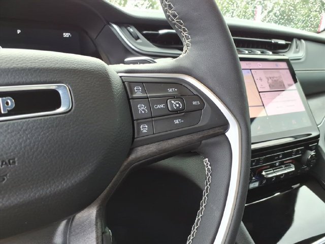 Used 2025 Jeep Grand Cherokee Limited w/ Black Appearance Package AWD/4WD image 18