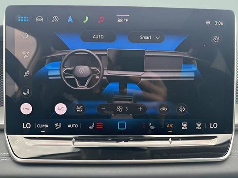 New 2025 Volkswagen Tiguan SE image 14