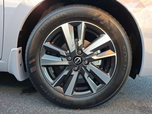 New 2025 Nissan Versa SV w/ Trunk Package image 4