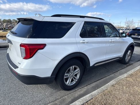 Used 2020 Ford Explorer XLT w/ Equipment Group 202A image 10