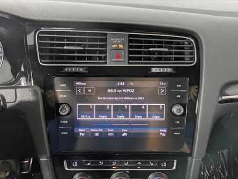 Used 2017 Volkswagen Golf R 4-Door image 27