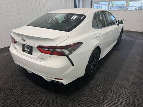 Used 2023 Toyota Camry SE FWD image 3