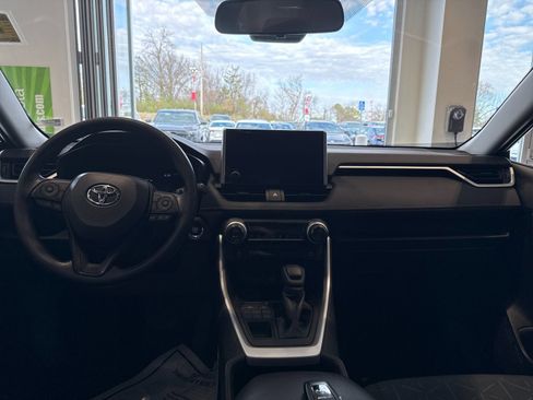 Used 2025 Toyota RAV4 XLE image 13