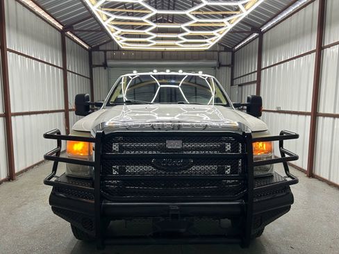 Used 2011 Ford F350 Lariat w/ Lariat Interior Pkg image 2