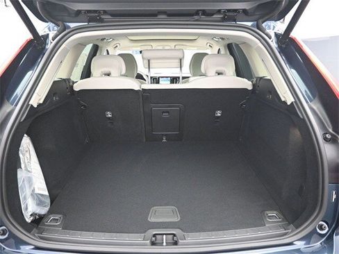 New 2025 Volvo XC60 B5 Core image 29