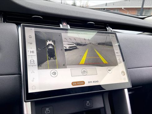 Used 2025 Land Rover Discovery Sport S image 24