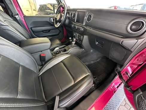 Used 2022 Jeep Wrangler Unlimited Sahara w/ LED Lighting Group AWD/4WD image 23