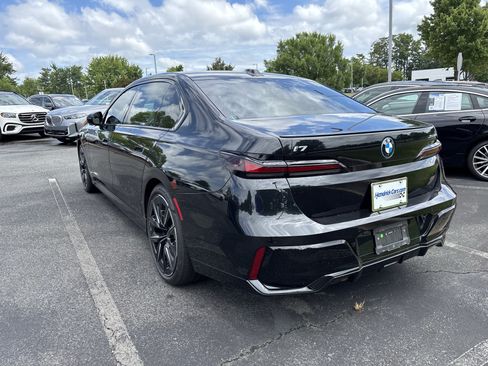 Used 2023 BMW i7 xDrive60 AWD/4WD image 19