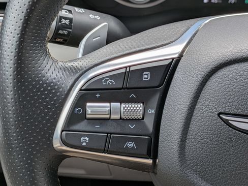 Used 2025 Genesis G70 2.5T RWD image 18