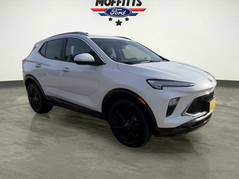 Used 2024 Buick Encore GX Sport Touring image 7