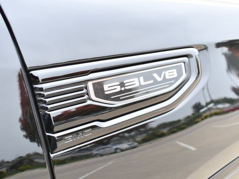 New 2026 GMC Sierra 1500 Elevation w/ LPO, Elevation Black Package image 12