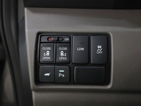 Used 2016 Honda Odyssey Touring Elite image 33