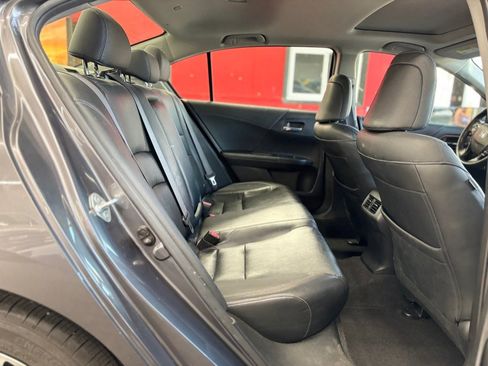 Used 2017 Honda Accord Touring image 16