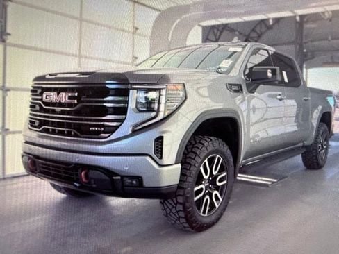 Used 2024 GMC Sierra 1500 AT4 w/ Technology Package AWD/4WD image 2