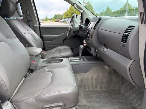 Used 2016 Nissan Frontier SL w/ Moonroof Package AWD/4WD image 11