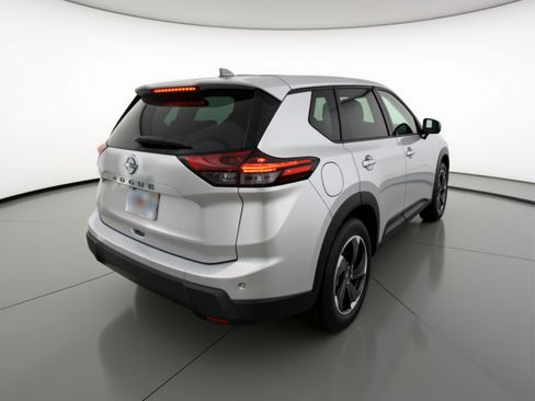 Used 2025 Nissan Rogue SV image 9