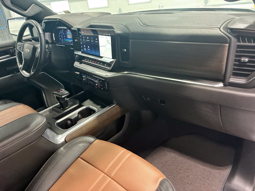 Used 2025 Chevrolet Silverado 1500 High Country w/ Technology Package AWD/4WD image 50