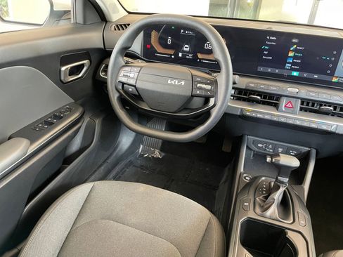 Used 2025 Kia K4 LXS image 33