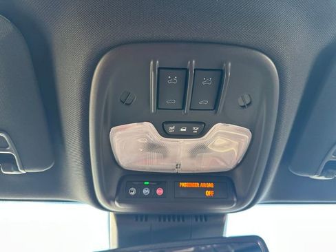 Used 2025 Chevrolet Colorado ZR2 w/ Technology Package image 21