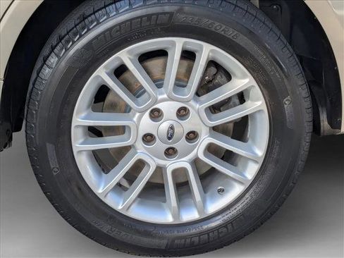 Used 2018 Ford Flex SEL image 25