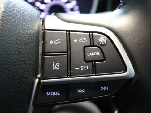 Used 2024 Toyota Highlander XLE AWD/4WD image 17
