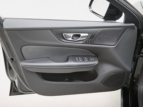 Certified 2022 Volvo S60 T8 R-Design image 11