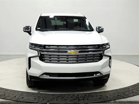 Used 2023 Chevrolet Suburban Premier image 2