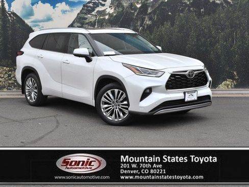Used 2024 Toyota Highlander Limited AWD/4WD image 1
