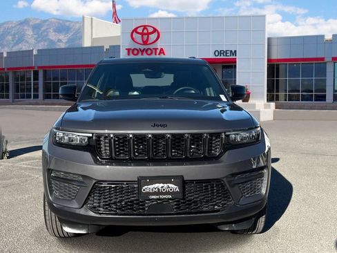 Used 2024 Jeep Grand Cherokee Altitude AWD/4WD image 2