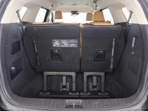 Used 2022 Kia Carnival LX FWD image 27