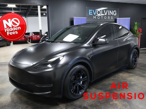 Used 2021 Tesla Model Y Long Range AWD/4WD image 1