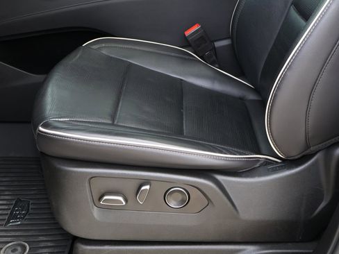 Used 2021 Cadillac Escalade Premium Luxury w/ LPO, Illumination Package image 13