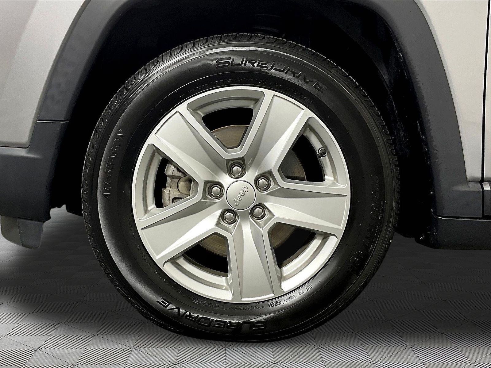 Used 2022 Jeep Compass Latitude FWD image 33
