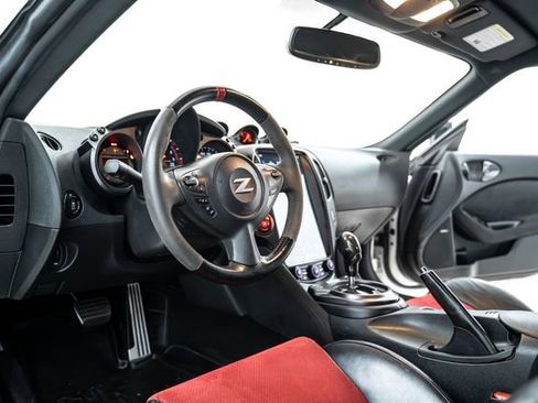 Used 2018 Nissan 370Z NISMO image 16