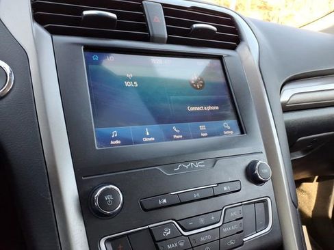 Certified 2020 Ford Fusion SE image 27