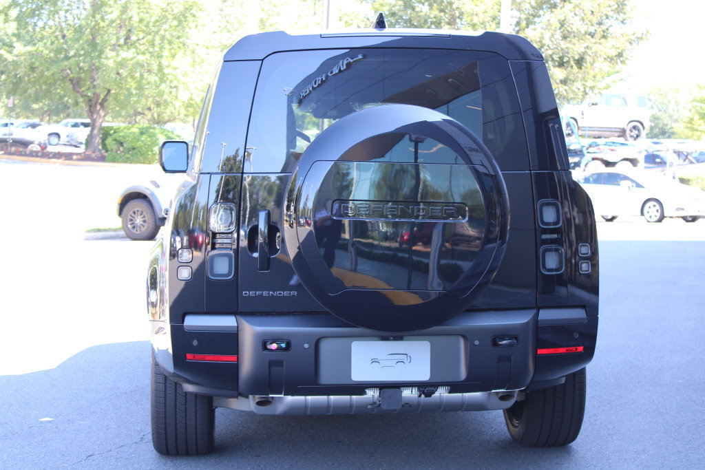 New 2026 Land Rover Defender 130 X-Dynamic SE AWD/4WD image 4