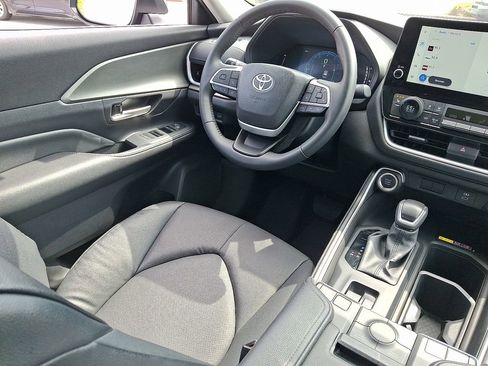 Used 2025 Toyota Grand Highlander AWD image 14