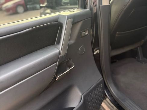 Used 2011 Nissan Titan SL w/ SL Technology Pkg image 26